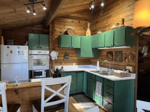 Family Cabin in the Hills of Strawberry Valley