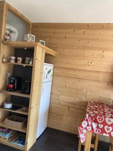 Appartements Studio cosy avec vue montagne au pied des pistes : photos des chambres