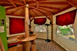 B&B / Chambres d'hotes Logements insolites du Domaine de la Tuiliere : photos des chambres