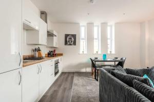 Hull City Centre Sleeps 4 Free Parking