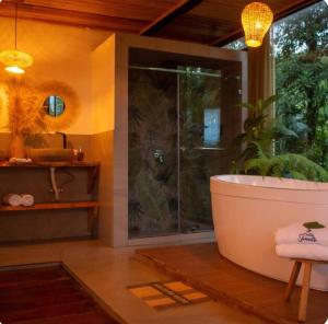 Suite Alpayaku, Suite Boutique Privada con Desayuno Incluido, Cedro Amazon Lodge