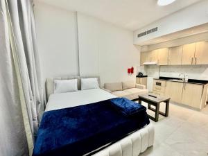 Sleep 3 Walk to ADCB metro