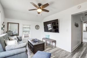 Stroll to Ocean Grove Boardwalk and Beach Sleek Apt