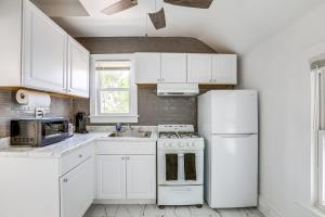 Stroll to Ocean Grove Boardwalk and Beach Sleek Apt