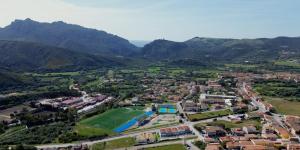 Wave Hills - Ampio Appartamento con Veranda e Giardino a Viddalba