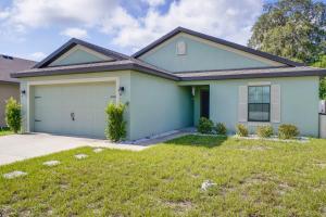 Tavares Retreat with Covered Patio and Private Yard - 3hvězdičkové hotely ve městě Tavares