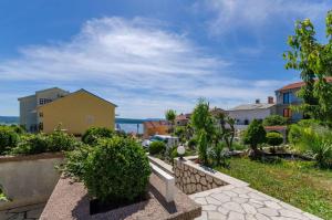 Three-Bedroom Apartment Crikvenica 8