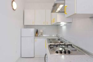 Three-Bedroom Apartment Crikvenica 8