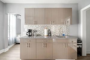 3 Bedrm Apt at Black Rock Suites