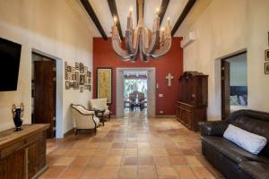 Hacienda Tropical - Oasis of History and Nature