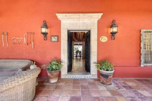 Hacienda Tropical - Oasis of History and Nature