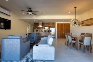 New 3 BD Condo with Pool and Gym