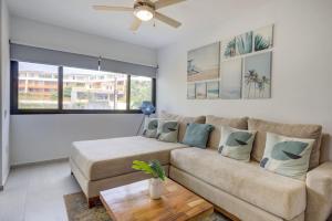 Amazing 2BD condo with Roof shared pool