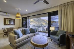 3BR Condo Partial Sea View shared Pool and Jacuzzi