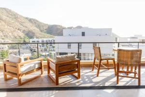 3BR Condo Partial Sea View shared Pool and Jacuzzi