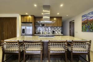 3BR Condo Partial Sea View shared Pool and Jacuzzi