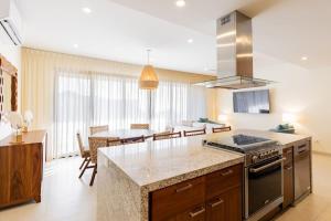 3BR Condo Partial Sea View shared Pool and Jacuzzi