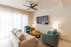 3BR Condo Partial Sea View shared Pool and Jacuzzi