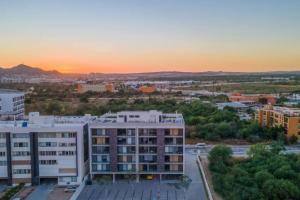 2BR Gem Beach and Downtown