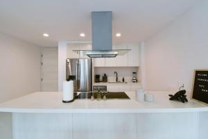 2BR Gem Beach and Downtown