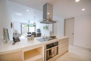 2BR Gem Beach and Downtown