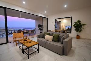 Luxury 2 Bed heart of Cabo OView Pedregal 802