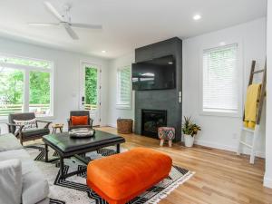 3 Bedroom Modern Home Downtown