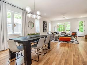 3 Bedroom Modern Home Downtown