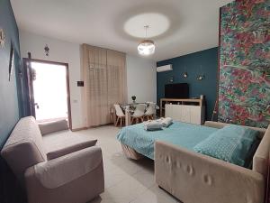 Ultreya - free street parking