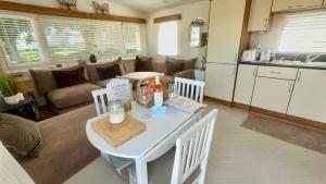 Hoburne Devon Bay Holiday Home Fresh Bright Rental - Home from home
