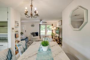 Port Charlotte Home w Sunroom, Grill & Fire Pit!