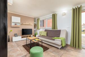 Holiday Home Dory with Private Pool and Garden