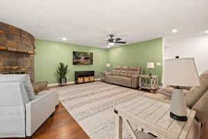 Bogey Abode-ON Golf Course- Half mi to Bike Trail