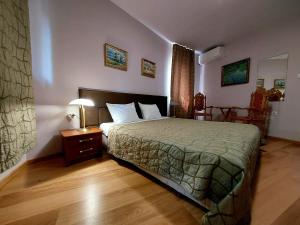 Family Art Hotel Gallery