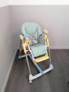 Logement avec deux chambres dans maison de village
