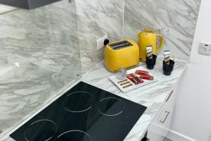 Studio- great location- M U F C- Old Trafford Mcr