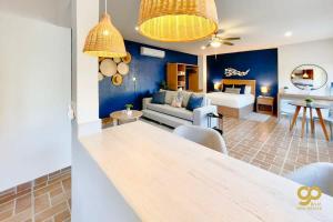 Chic Studio Kitchen WiFi TV Steps to Beach