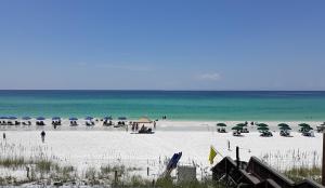 PRIVATE Pool & Spa ~ PRIVATE Beach Access ~ FREE 6 Seat Golf Cart