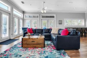 PRIVATE Pool & Spa ~ PRIVATE Beach Access ~ FREE 6 Seat Golf Cart