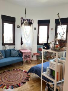 Central Artsy Studio, self check-in!