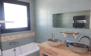 Maisons de vacances Gite ecologique avec vue Foret & Vallee Dordogne ! : photos des chambres