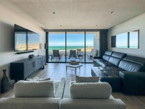 2BR Iconic Oceanfront Escape
