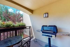 Lion Square Lodge North 284