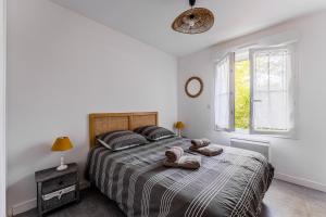 Maisons de vacances Pretty wooden house with terrace - Bassin d'Arcachon : photos des chambres