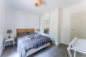 Maisons de vacances Pretty wooden house with terrace - Bassin d'Arcachon : photos des chambres