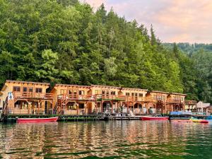 Holiday Bicaz Bungalows On The Lake