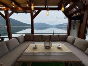 Holiday Bicaz Bungalows On The Lake