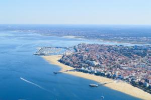Maisons de vacances Pretty wooden house with terrace - Bassin d'Arcachon : photos des chambres