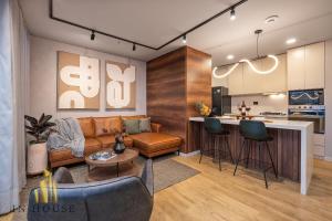 Urban 2505 - Oasis with pool and gym