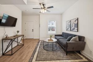 Arte Luxury townhomes Q4 I Comfy 2 Bed 25 Bath